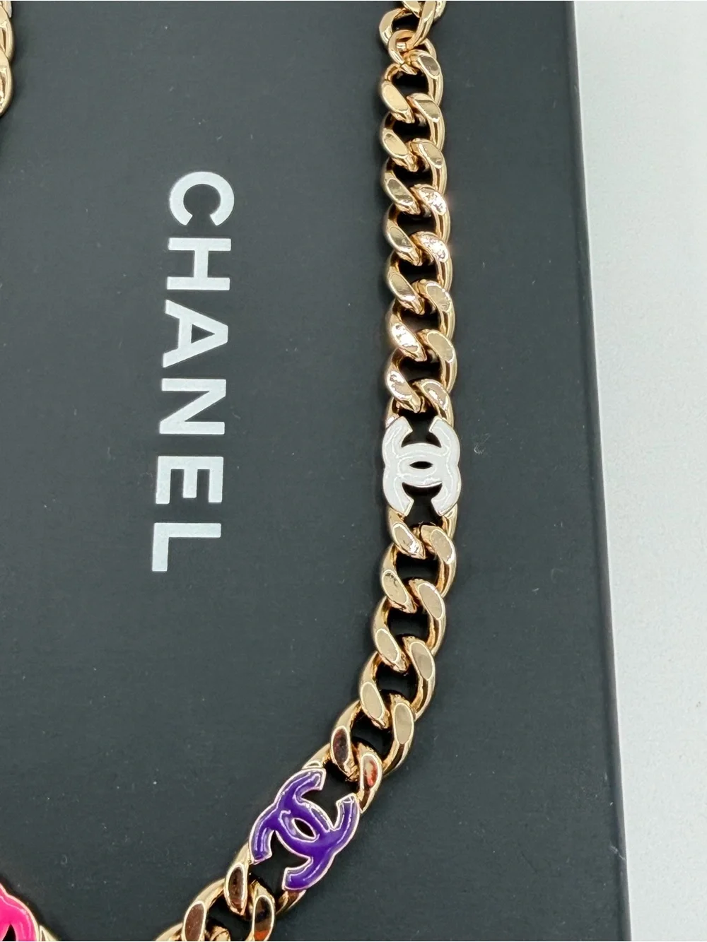 Chanel CC enamel Choker Necklace in box Authentic ❤️